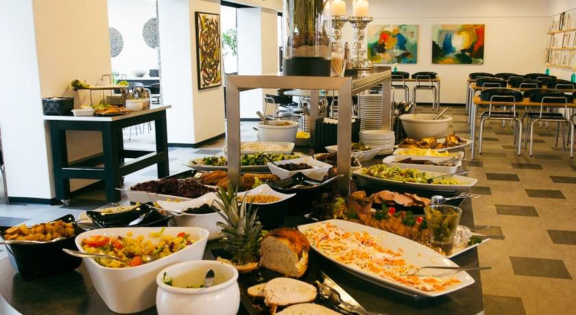 Danhostel Esbjerg Buffet im Essensbereich