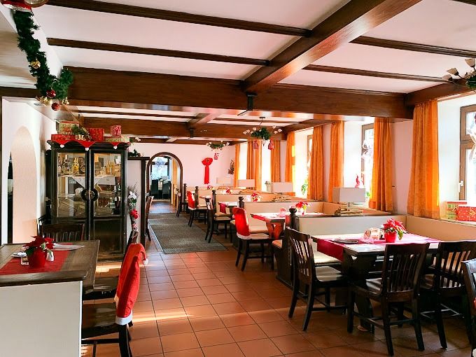 Traditionell bayerischer Gasthausbereich zum Essen im Kastenauer Hof