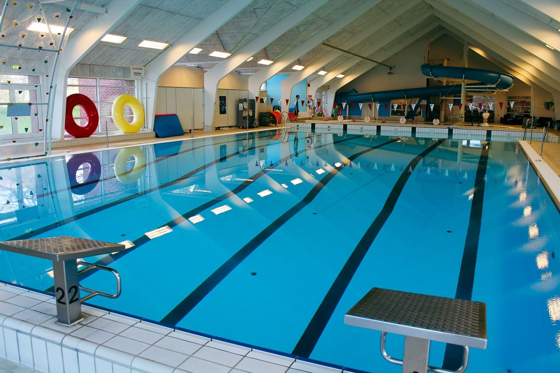 Sportzentrum Tondern Schwimmbad mit Blick zur Rutsche