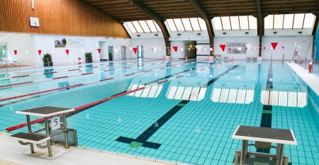 Luftaufnahme des Sport und Seminar Center Radevormwald mit umliegenden Sportanlagen