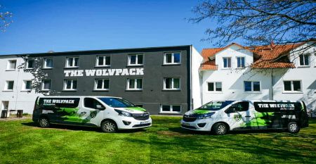 Außenansicht mit schönem, großen Garten und Sitzgruppe beim Sportcampus Schlotheim