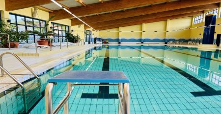 Außenansicht mit schönem, großen Garten und Sitzgruppe beim Sportcampus Schlotheim