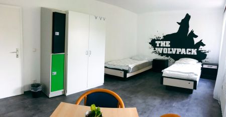 Außenansicht mit schönem, großen Garten und Sitzgruppe beim Sportcampus Schlotheim