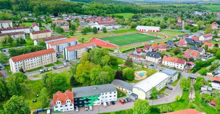 Außenansicht mit schönem, großen Garten und Sitzgruppe beim Sportcampus Schlotheim