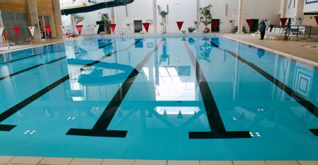 Sport- und Freizeitzentrum Skaerbaek Aussenanlagen und Zugang zu Bungalows