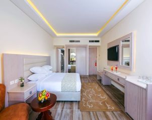 Aqua Vista Resort Image two
