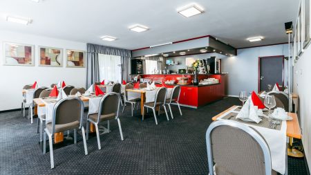 https://www.schwimmtrainingslager.com/de/media/catalog/product/cache/da432fc9ee79dfca32e073c2235ab4d7/f/u/fussballtrainingslager_hotel_subterra_soccatours3.jpg
