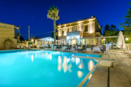 https://www.schwimmtrainingslager.com/de/media/catalog/product/cache/da432fc9ee79dfca32e073c2235ab4d7/g/r/grecian_castle_swimtours_4_.jpg