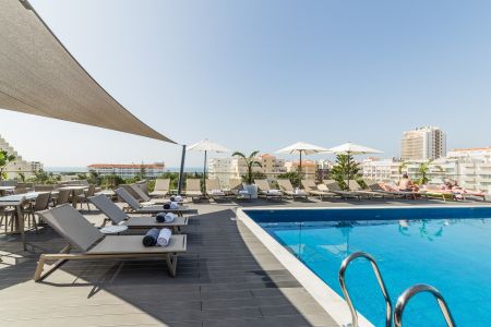 https://www.schwimmtrainingslager.com/de/media/catalog/product/cache/da432fc9ee79dfca32e073c2235ab4d7/p/r/prime_energize_hotel_swimtours.jpg