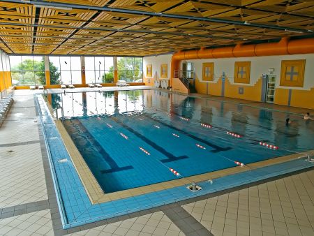 https://www.schwimmtrainingslager.com/de/media/catalog/product/cache/da432fc9ee79dfca32e073c2235ab4d7/s/c/schwimmtrainingslager_aquapark_zusterna5.jpg