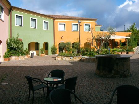 https://www.schwimmtrainingslager.com/de/media/catalog/product/cache/da432fc9ee79dfca32e073c2235ab4d7/s/c/schwimmtrainingslager_geovillage_resort2.jpg
