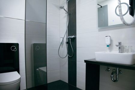 https://www.schwimmtrainingslager.com/de/media/catalog/product/cache/da432fc9ee79dfca32e073c2235ab4d7/s/c/schwimmtrainingslager_hotel_im_kaiserpark3.jpg