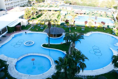 https://www.schwimmtrainingslager.com/de/media/catalog/product/cache/da432fc9ee79dfca32e073c2235ab4d7/s/c/schwimmtrainingslager_hotel_olympic_garden5.jpg