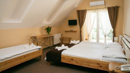 https://www.schwimmtrainingslager.com/de/media/catalog/product/cache/da432fc9ee79dfca32e073c2235ab4d7/s/c/schwimmtrainingslager_hotel_szent_istvan2.jpg