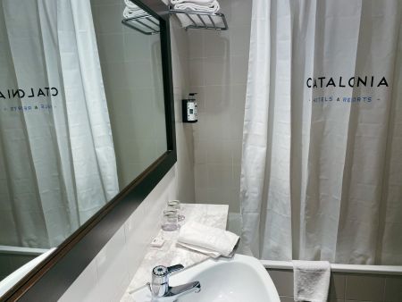 https://www.schwimmtrainingslager.com/de/media/catalog/product/cache/da432fc9ee79dfca32e073c2235ab4d7/s/c/schwimmtrainingslager_hotel_verdi6.jpg