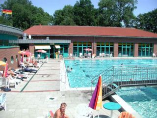 Trainingslager Schwimmen im Hössensportzentrum in Westerstede (Deutschland)